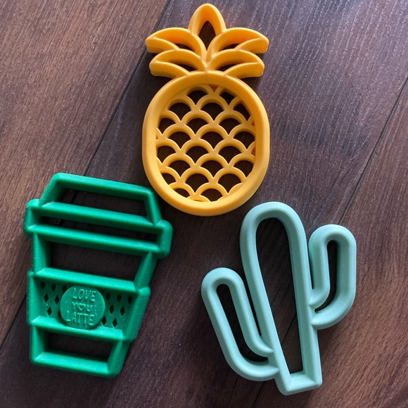 Itzy Ritzy Other - 3 itzy ritzy teethers